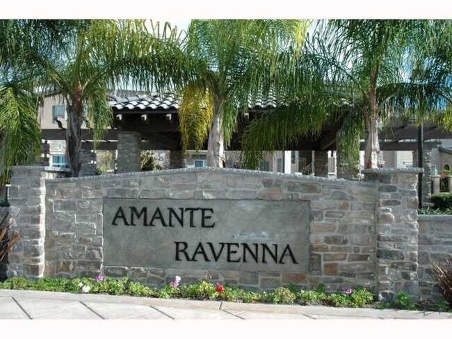 Building Photo - 4S Ranch modern townhome 4/2.5 baths/2 car...