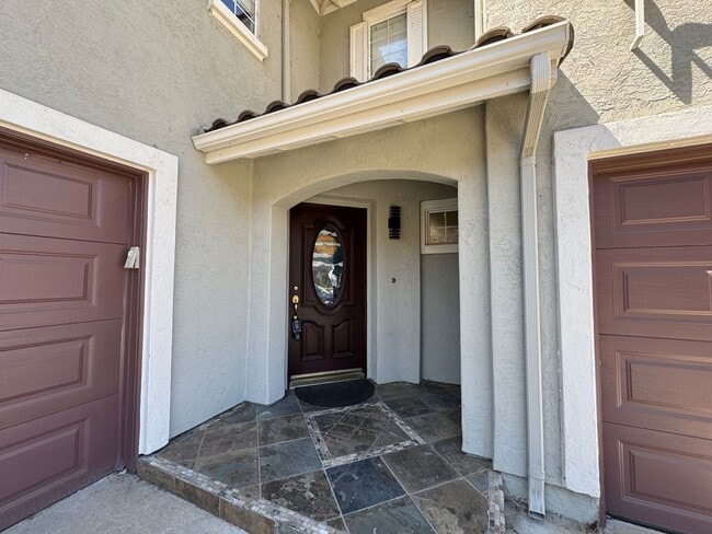 Building Photo - Gorgeous for 4 Bedroom and gated community