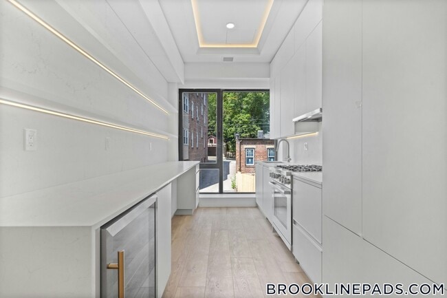 Building Photo - 1578 Beacon St