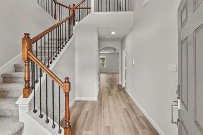 Foto del edificio - 301 Serpentine Ln