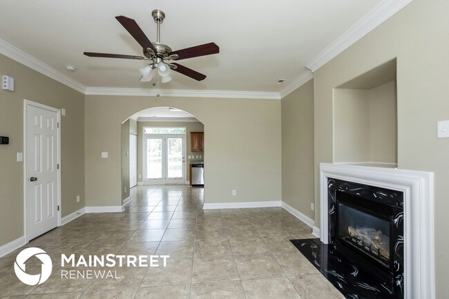 Building Photo - 10438 Hugue Way