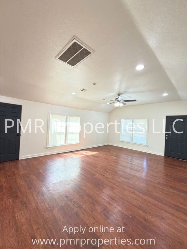 Building Photo - 1512 SW 8th St