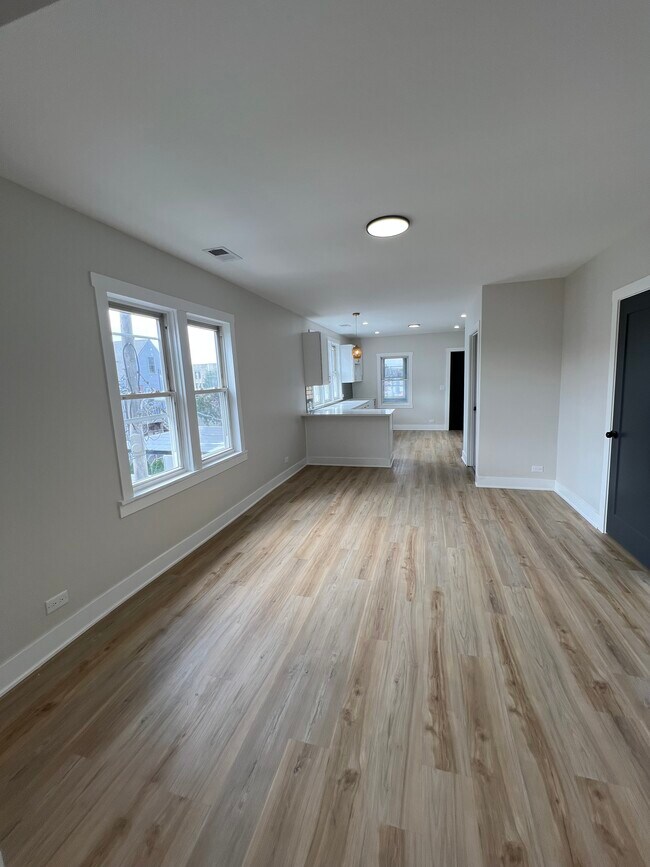 Foto del edificio - 646 W 47th Pl