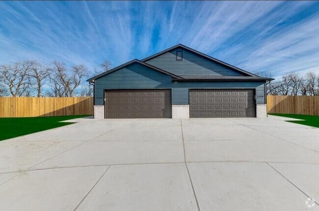 Building Photo - 2344 E Cheyenne Ct