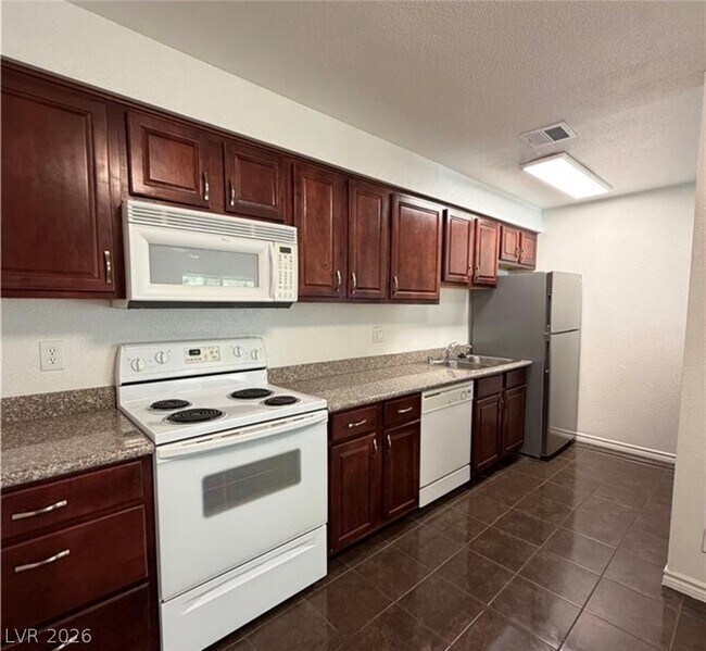 Foto del edificio - 5044 River Glen Dr