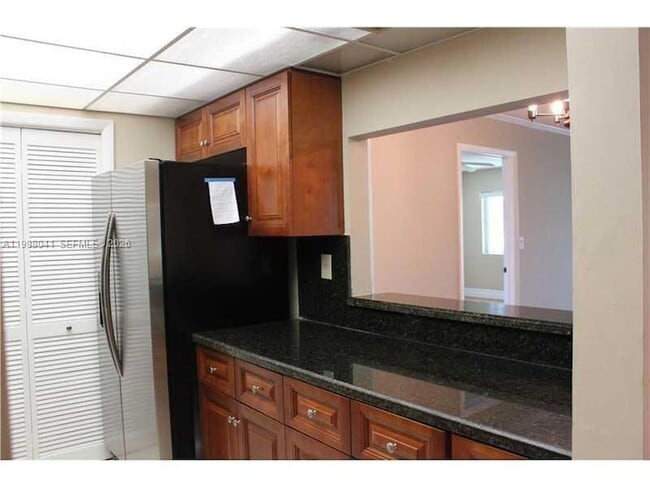 Foto del edificio - 120 Lakeview Dr