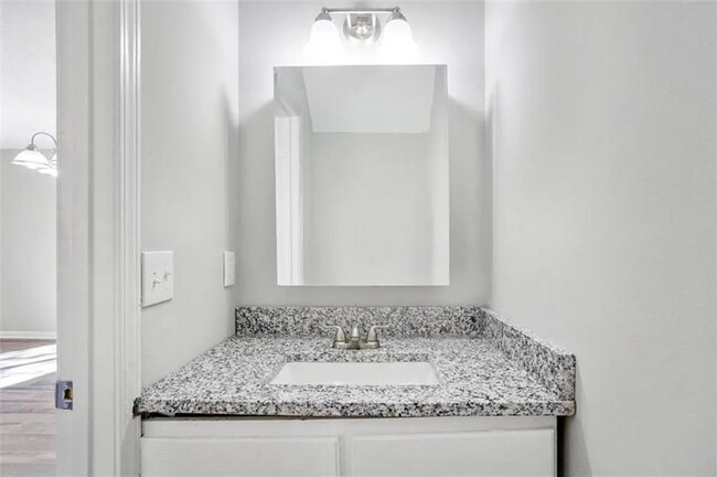 Foto del edificio - 5232 Ridge Forest Dr