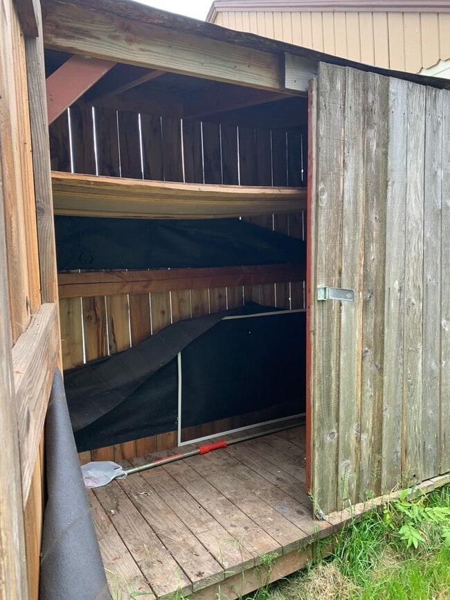 Building Photo - 1817 SW Brooklane Dr