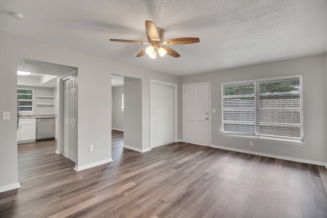 Foto del edificio - 3353 Sherwood Dr