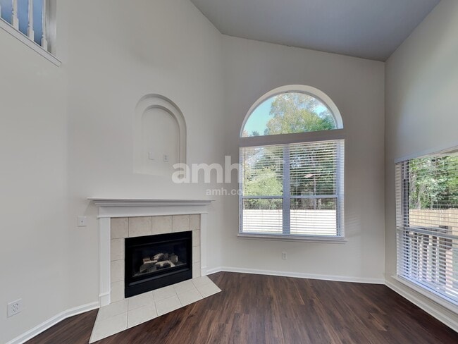 Building Photo - 1411 Samantha Cir S