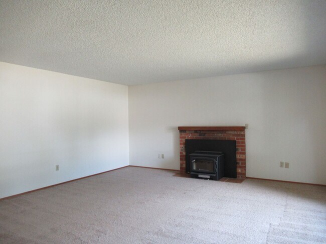 Building Photo - APPROVED APPLICATION(S)-Light and bright 3...