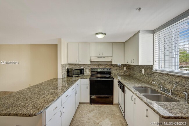 Foto del edificio - 631 NW 82nd Ave