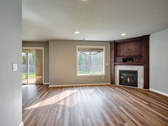 Foto del edificio - Beautiful 4 bedroom/2.5 Bath Home On Large...