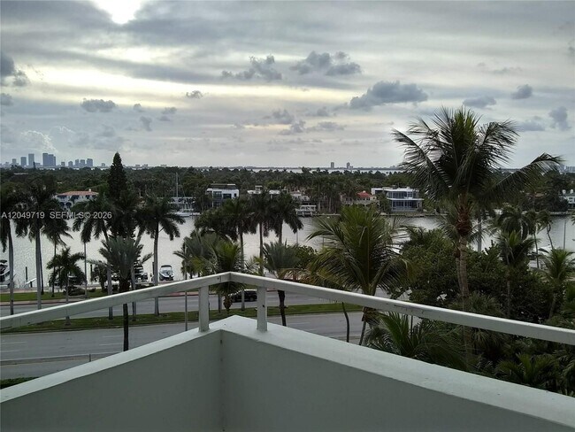 Building Photo - 5161 Collins Ave