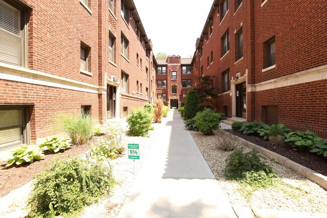 Building Photo - 2639 N Spaulding Ave