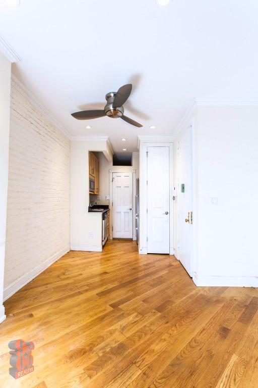 Foto principal - 279 E 10th St