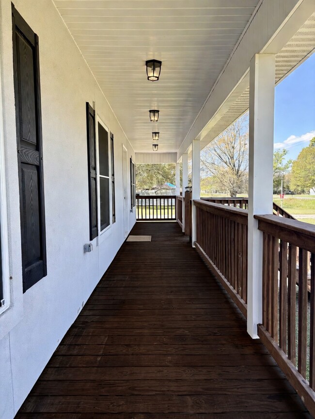 Foto del edificio - 45263 Stringer Bridge Rd