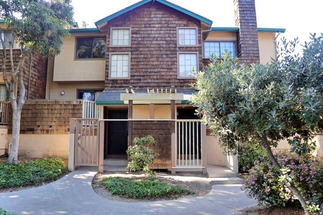 Building Photo - Spacious 2-bedroom home for rent in Fremon...