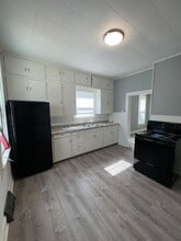 Building Photo - 1213-14 1/2 14 1/2 St