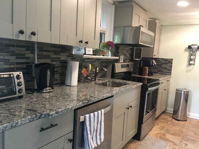 Cocina - 1060 Seaboard Ave NW