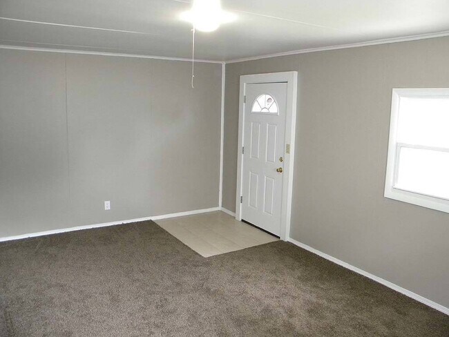 Building Photo - Beautifully Updated 2-Bedroom Ranch in Hom...