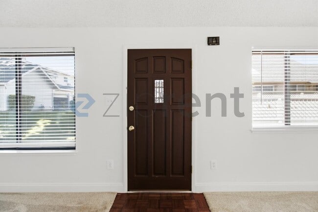 Building Photo - Unit