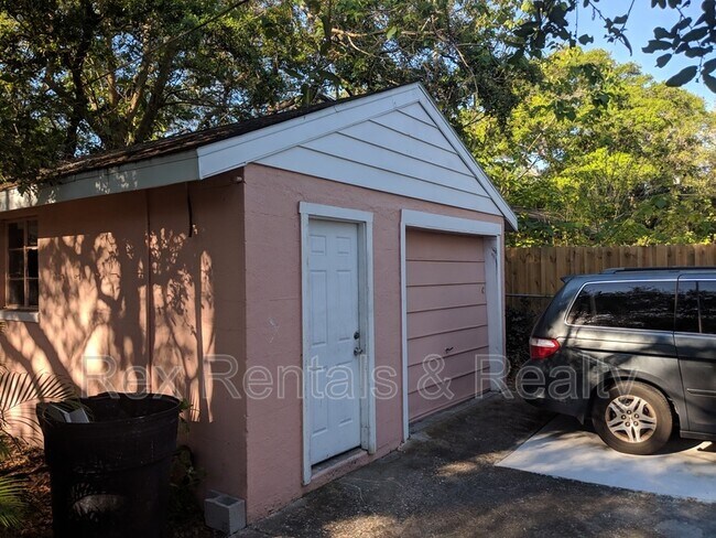 Foto del edificio - 834 38th Ave N