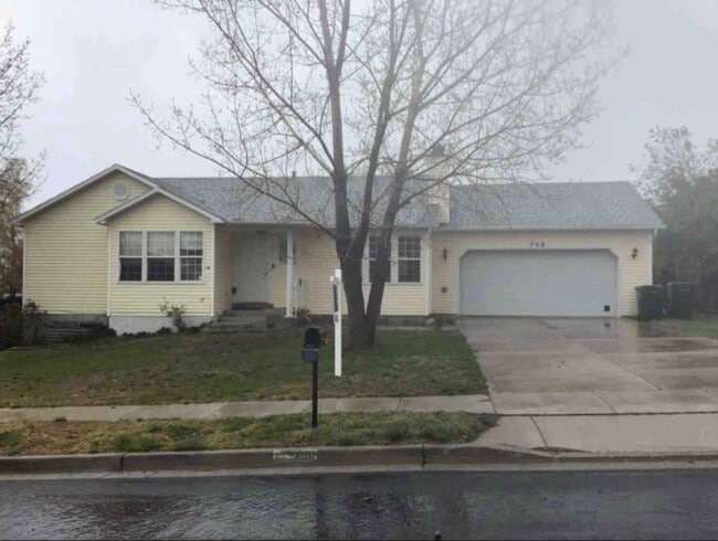Building Photo - 758 Sunrise Ln