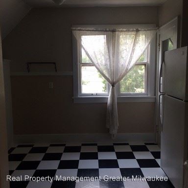 Foto del edificio - 1821 S 75th St