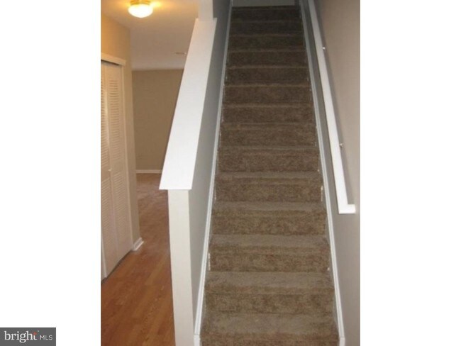 Building Photo - 6 Meadow Rue Ln