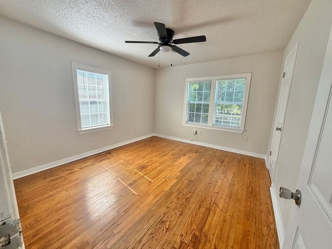 4 Bedroom home! - 4 Bedroom home!