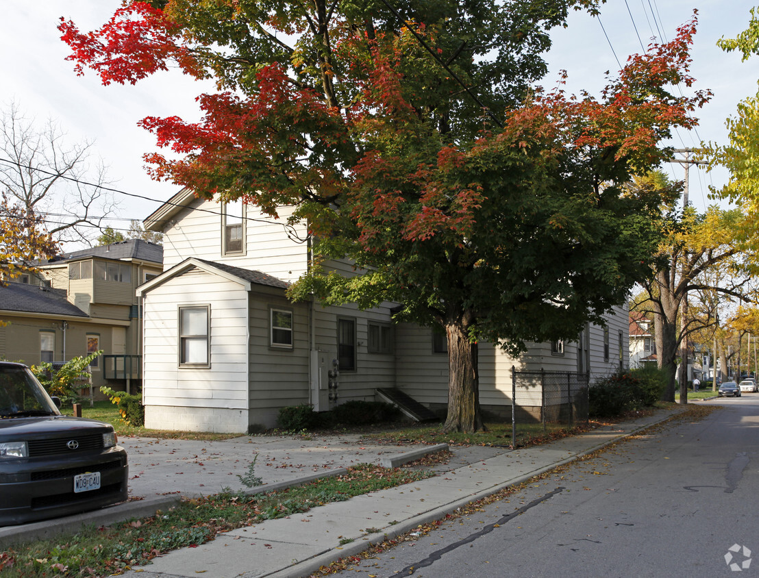 Building Photo - 220 N Hamilton St