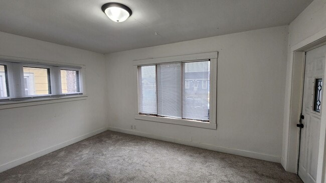 Building Photo - nre917