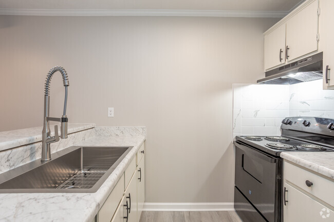 1BR, 1BA - 700SF - Kitchen - Century Oaks Apartments