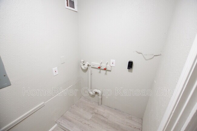 Building Photo - 8008 Olive St