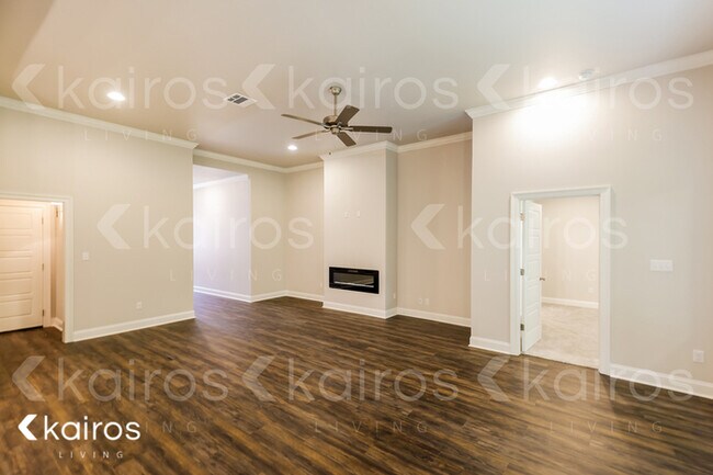 Building Photo - 6608 Roux Dr