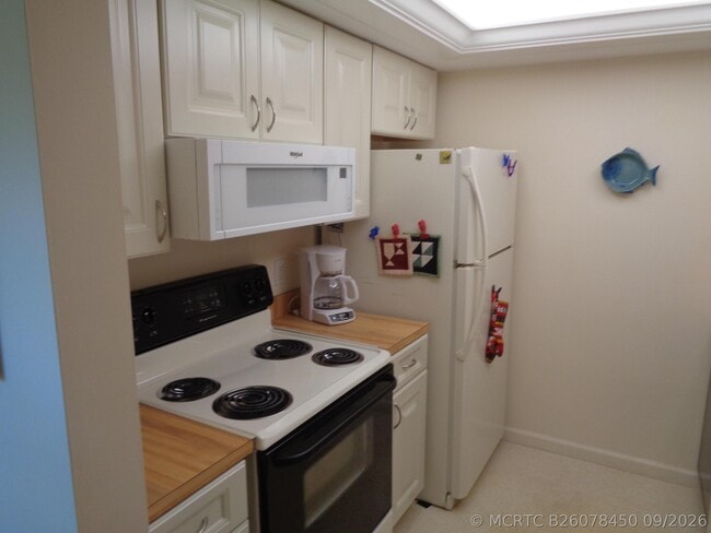 Foto del edificio - 5527 NE Gulfstream Way