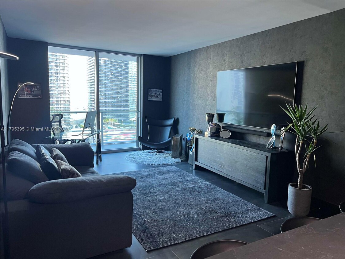 Foto principal - 1100S S Miami Ave