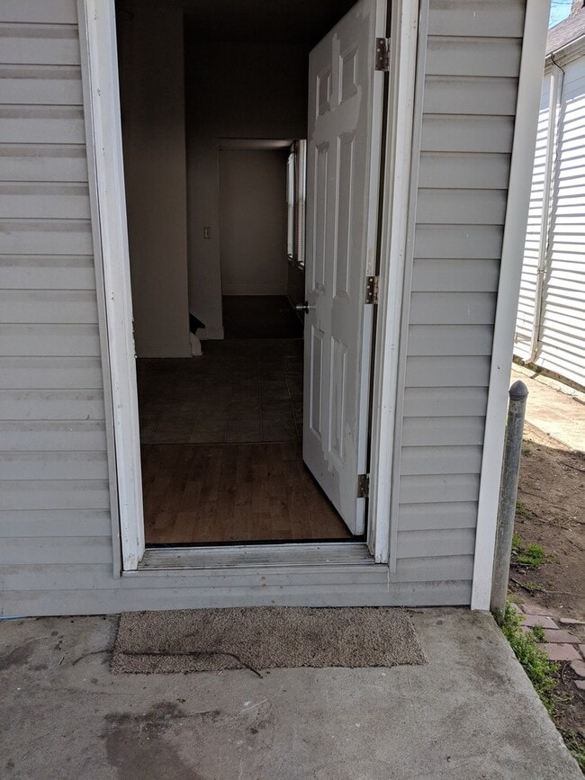 Building Photo - 1033 Euclid Ave