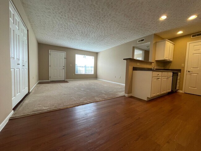 Foto del edificio - 5558 Garden Ridge
