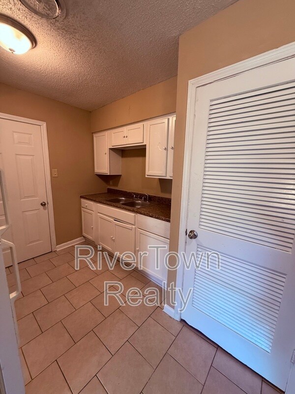 Foto del edificio - 677 N Holmes St