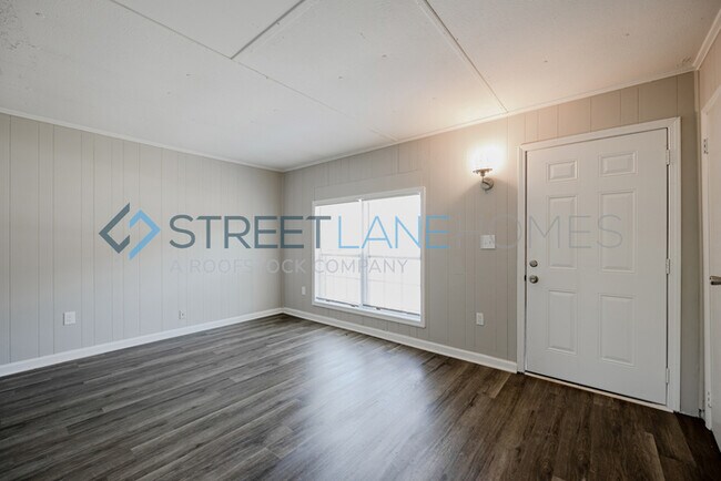 Building Photo - Charming 3 Bedroom in LaGrange!