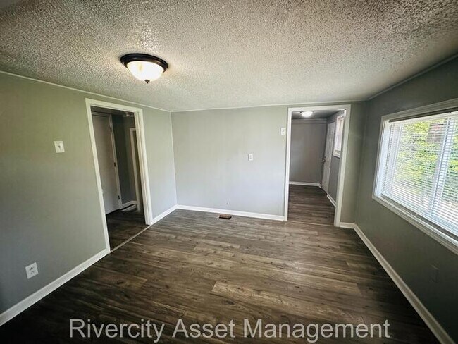 Foto del edificio - HUGE BACKYARD!!!!!! SECTION 8 FRIENDLY, RE...