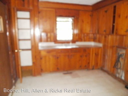 Building Photo - 805 Tyan St