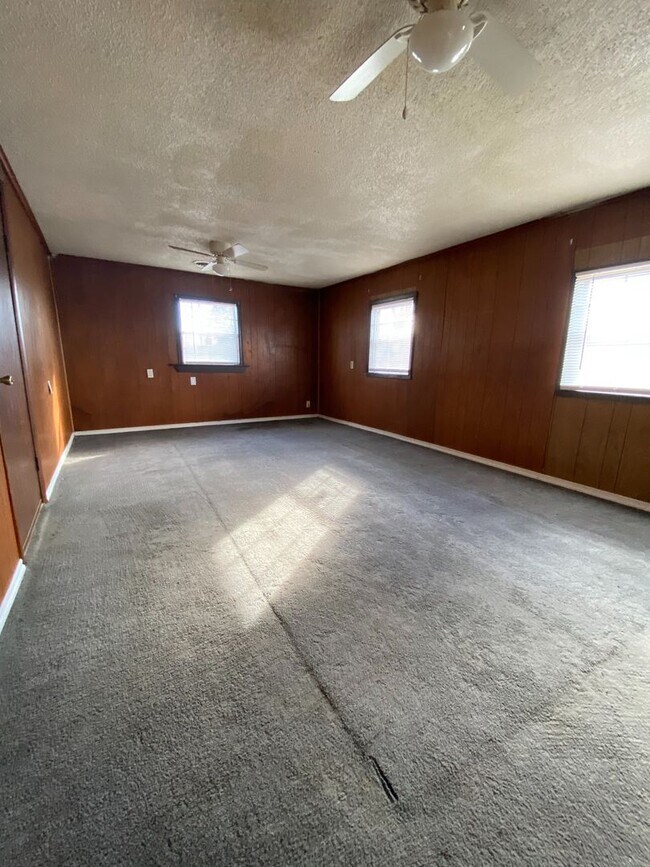 Foto del edificio - AVAILABLE NOW!