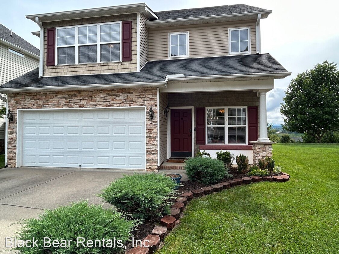 3 br, 2.5 bath House 10 Dansford Lane House Rental in Arden, NC