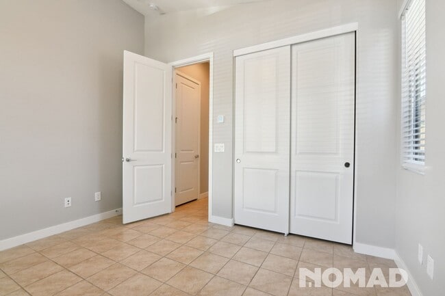 Building Photo - 955 E Paseo Way