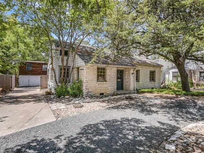 Building Photo - 2304 Longview St