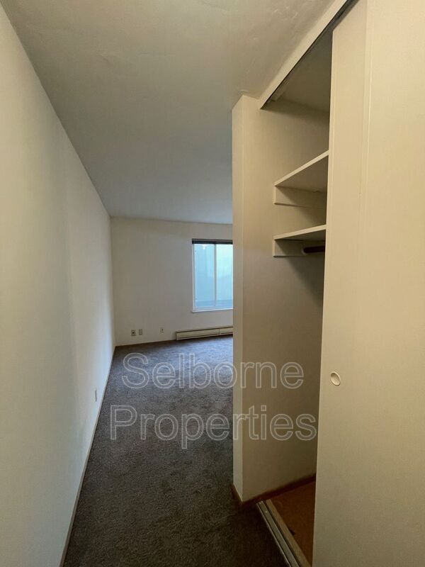 Building Photo - 443 Lee St