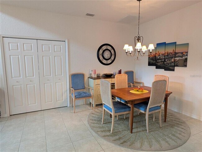Building Photo - 4480 Strathmore Dr